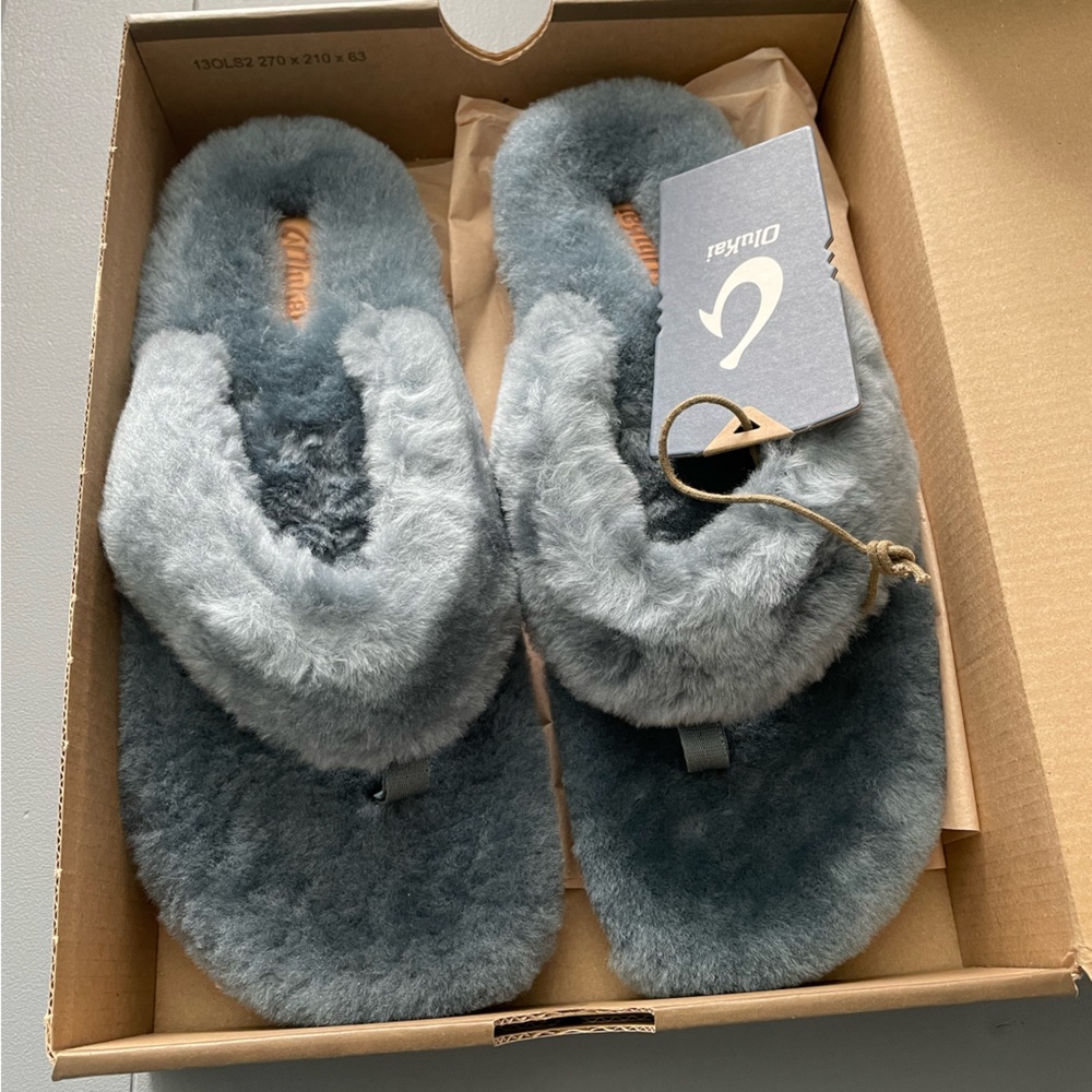 Olukai Women’s Kīpe'a Heu Fuzzy Slippers Sandals